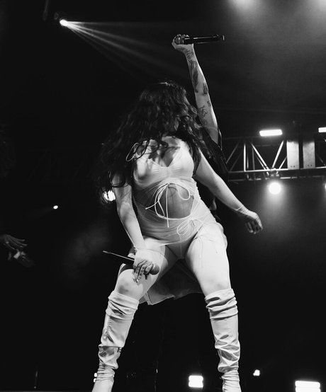 girl onlyfans erotic images