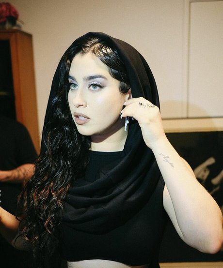 Lauren Jauregui nice star images