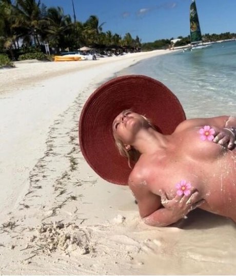 tiny asian onlyfans sexy nudes photo