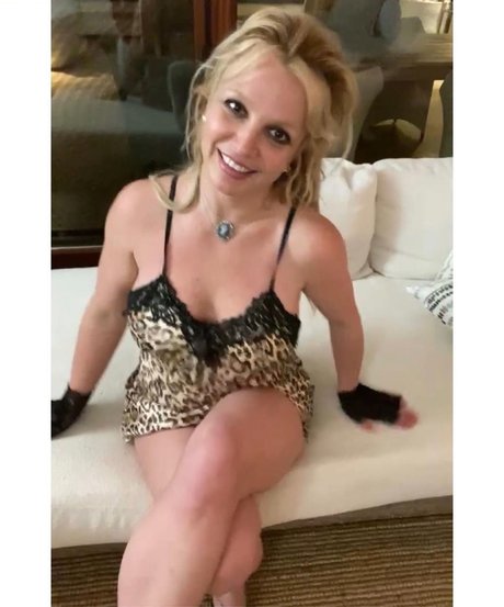 mirror onlyfans naked pics