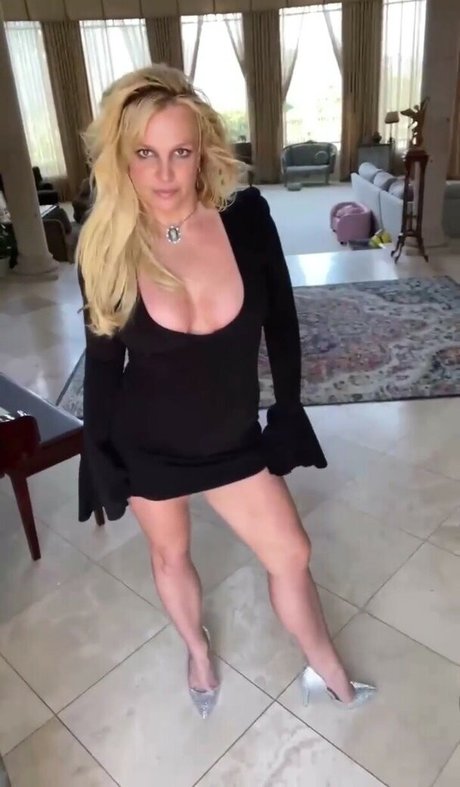 latina shemale onlyfans beautiful naked img