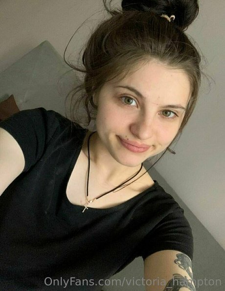 victoria hampton model nude picture