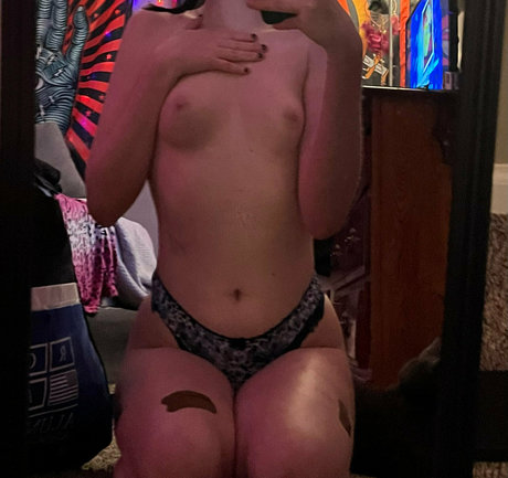 brattymaddie69 naked pornstar pic