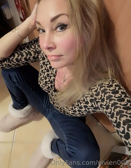 busty mom onlyfans nude pic