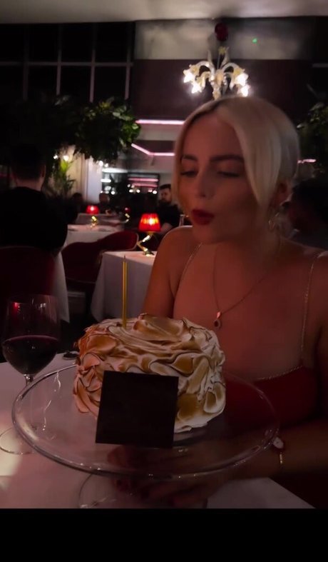 Millie Gibson star hd gallery