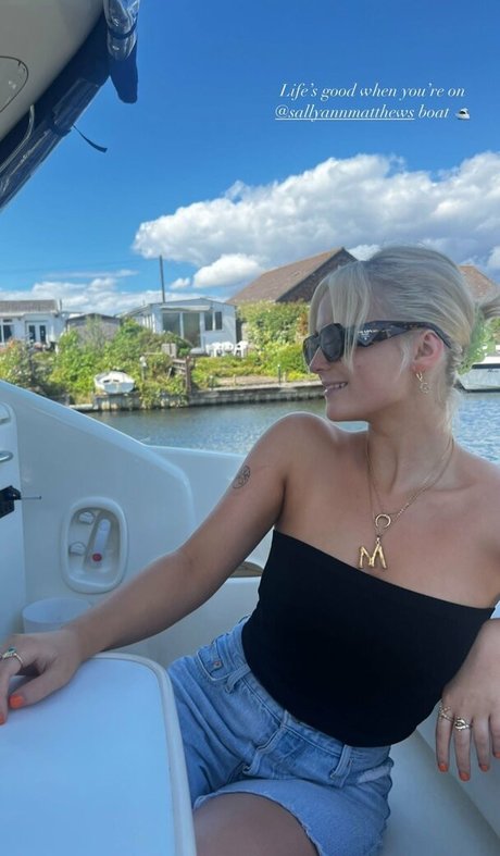 Millie Gibson sexy pornstar pic