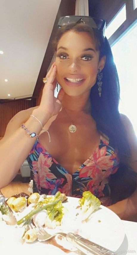 magalylilith free actress photo