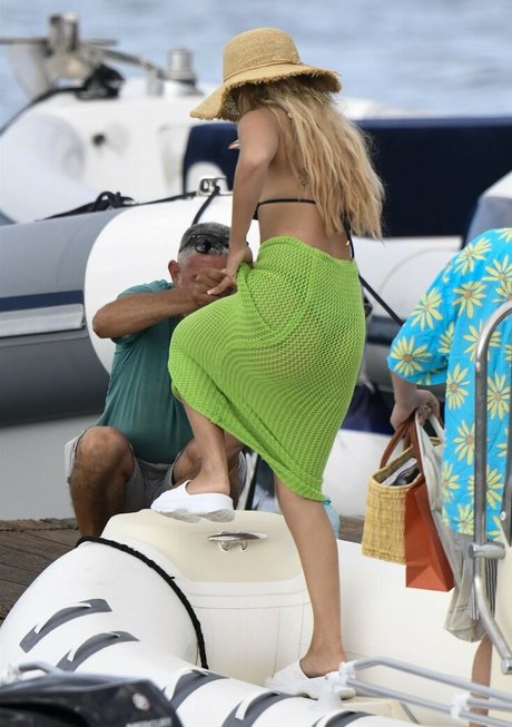 curvy nude onlyfans pornos photo