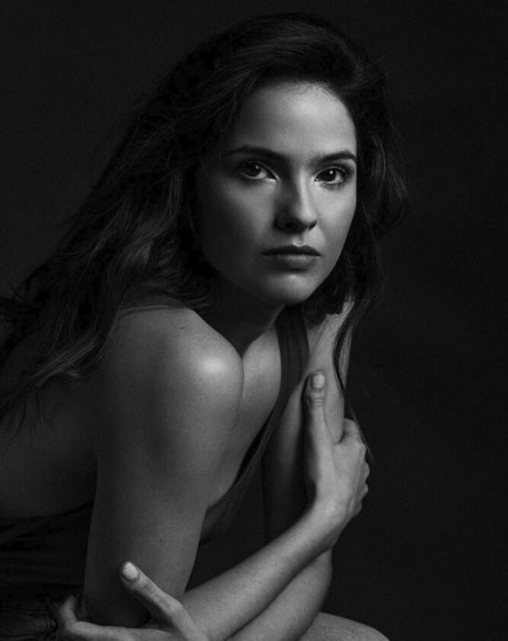 Shelley Hennig nude star image