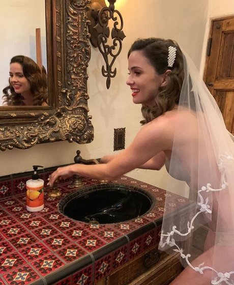 Shelley Hennig beautiful model pictures