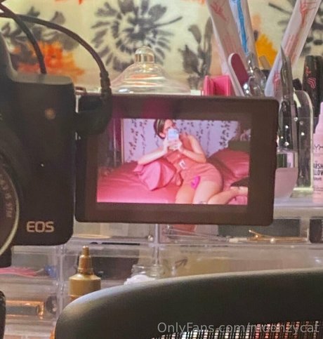 Moonzycat model adult images