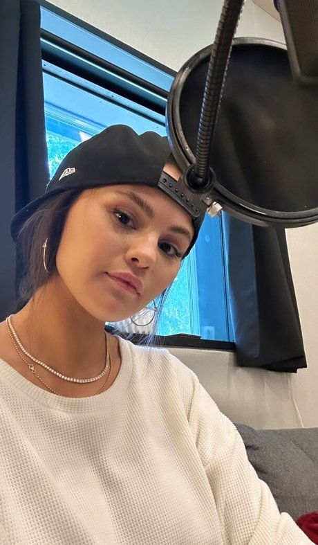 blonde midget onlyfans xxx images