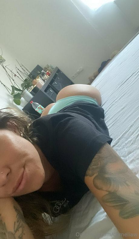 corneliaw model nudes picture