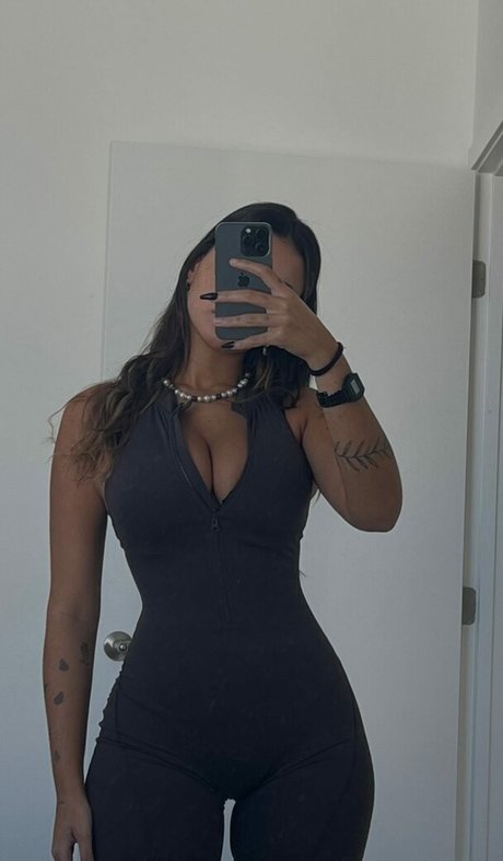 gloryhole onlyfans beautiful naked picture