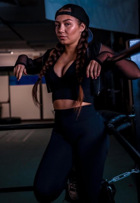 Skye Dolecki hd model image