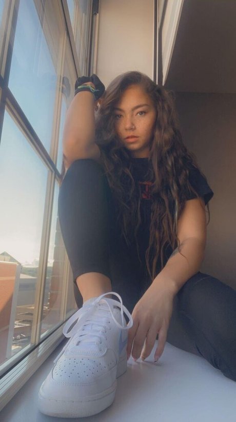 Skye Dolecki top model pics