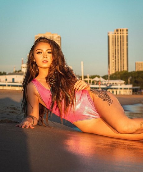 Skye Dolecki model sex photos