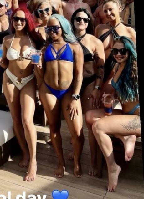 Skye Dolecki model naked images