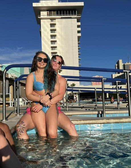 Skye Dolecki art model pic