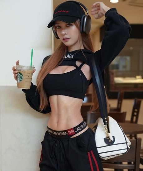 thick girls onlyfans art naked image