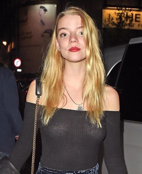 female popular onlyfans perfect gallery