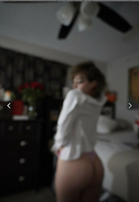 Redroomromance erotic star archive