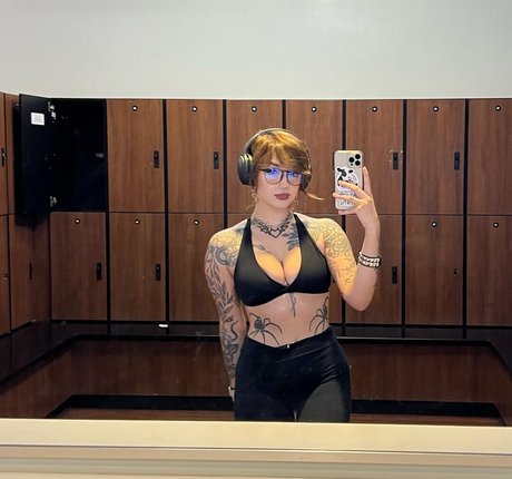 Redroomromance star pretty img