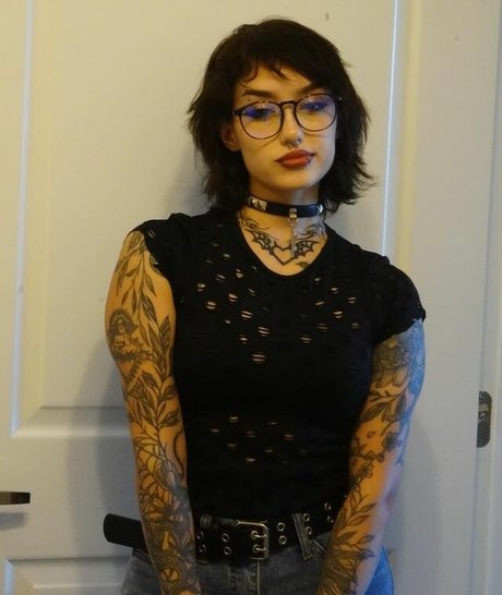 Redroomromance star high quality pics