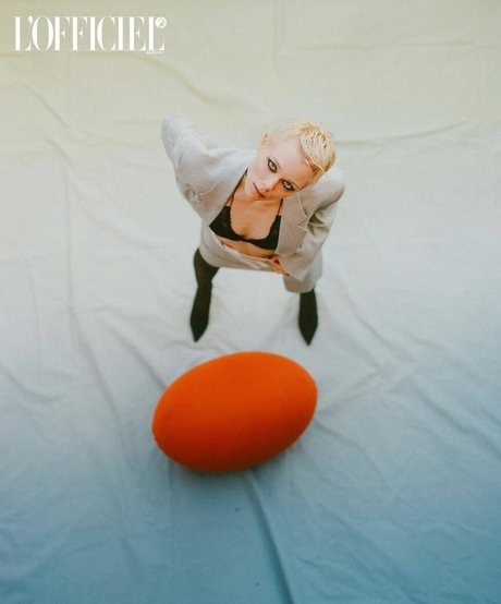 Ivanna Sakhno star pretty picture