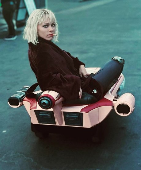 Ivanna Sakhno best star photos