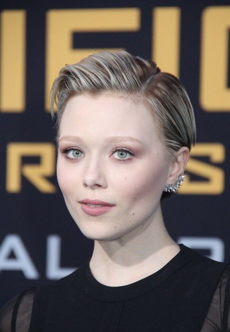 Ivanna Sakhno pretty actress photos