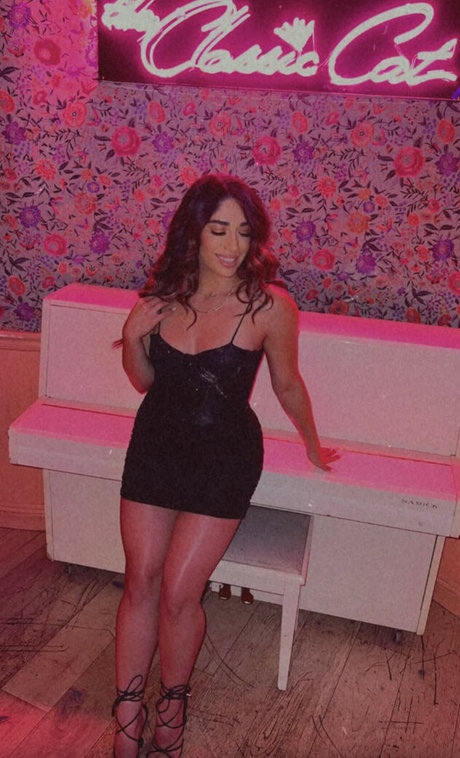 Mary Noura model erotic pictures