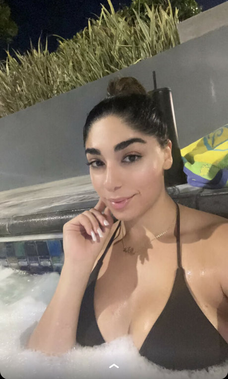 Mary Noura star nude image