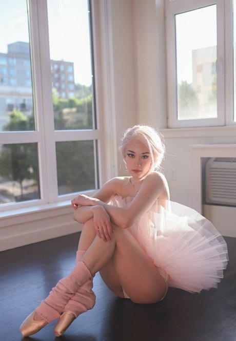 QueenTofu model beautiful photo