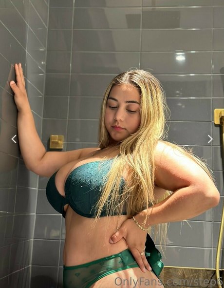 Stephanie Reyes hot star pictures