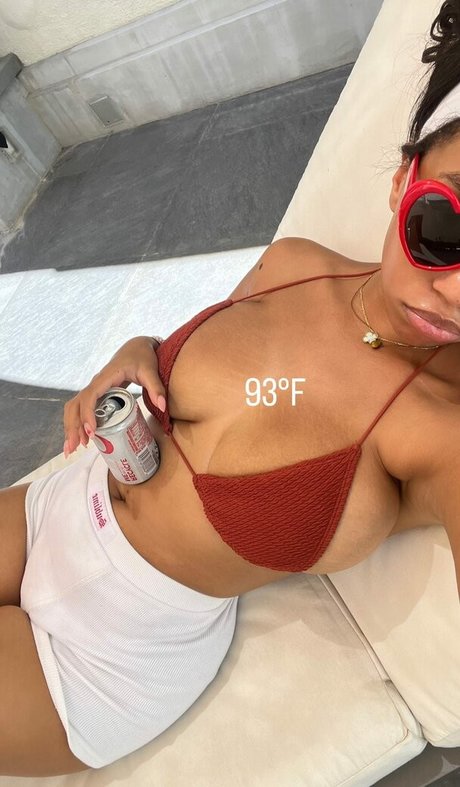 Daphne Blunt erotic pornstar pic