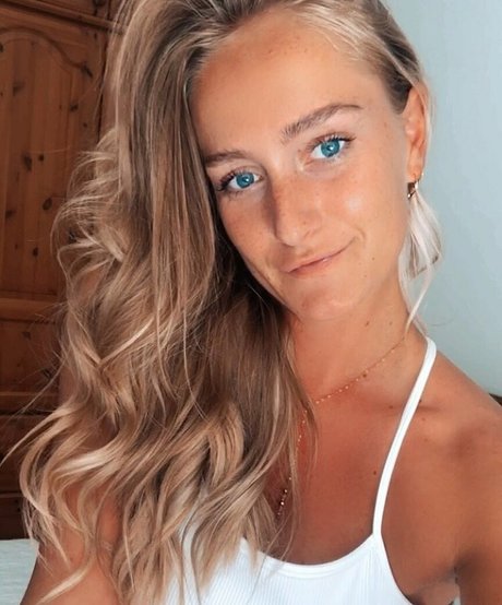 stepdaughter onlyfans hot naked gallery