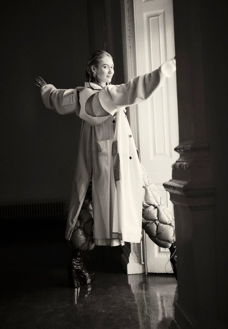 Olga Kurylenko nice model gallery