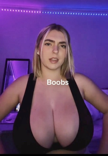 seerahb2 model nude photo