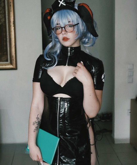 emquizii model naked picture