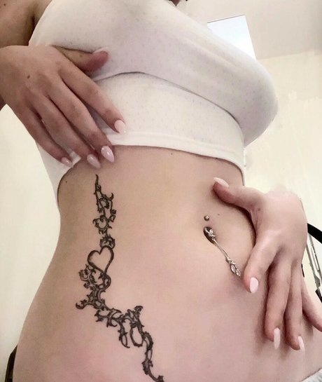 emquizii nude star pic