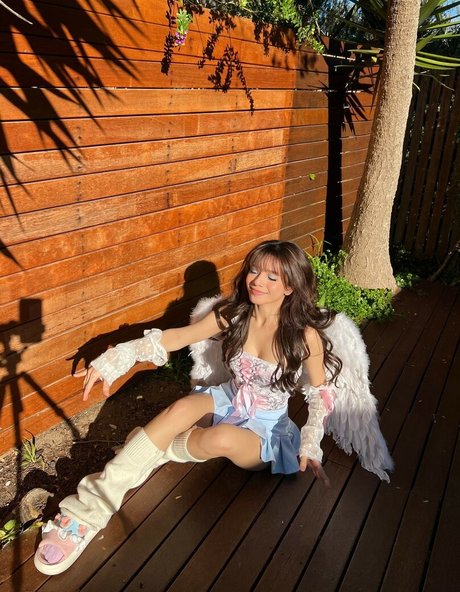 Eeeveenara model sexy pic