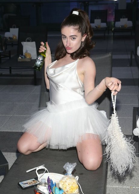 Rachel Anne Sennott Images