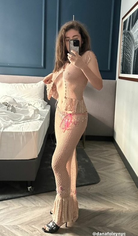 Rachel Anne Sennott art star pics