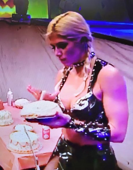 Torrie Wilson erotic model picture