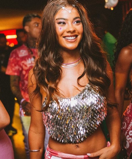 Bella Campos star sexy pictures