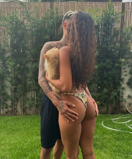 Bella Campos sexy actress galleries