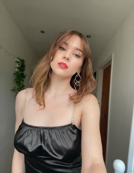 Frankie Lollia hot actress gallery