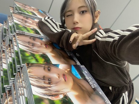 milf handjob onlyfans art naked gallery