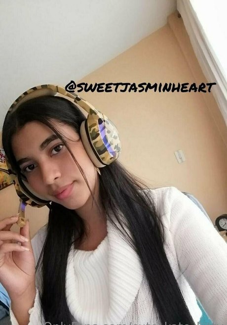 cute kate kitty naked model images